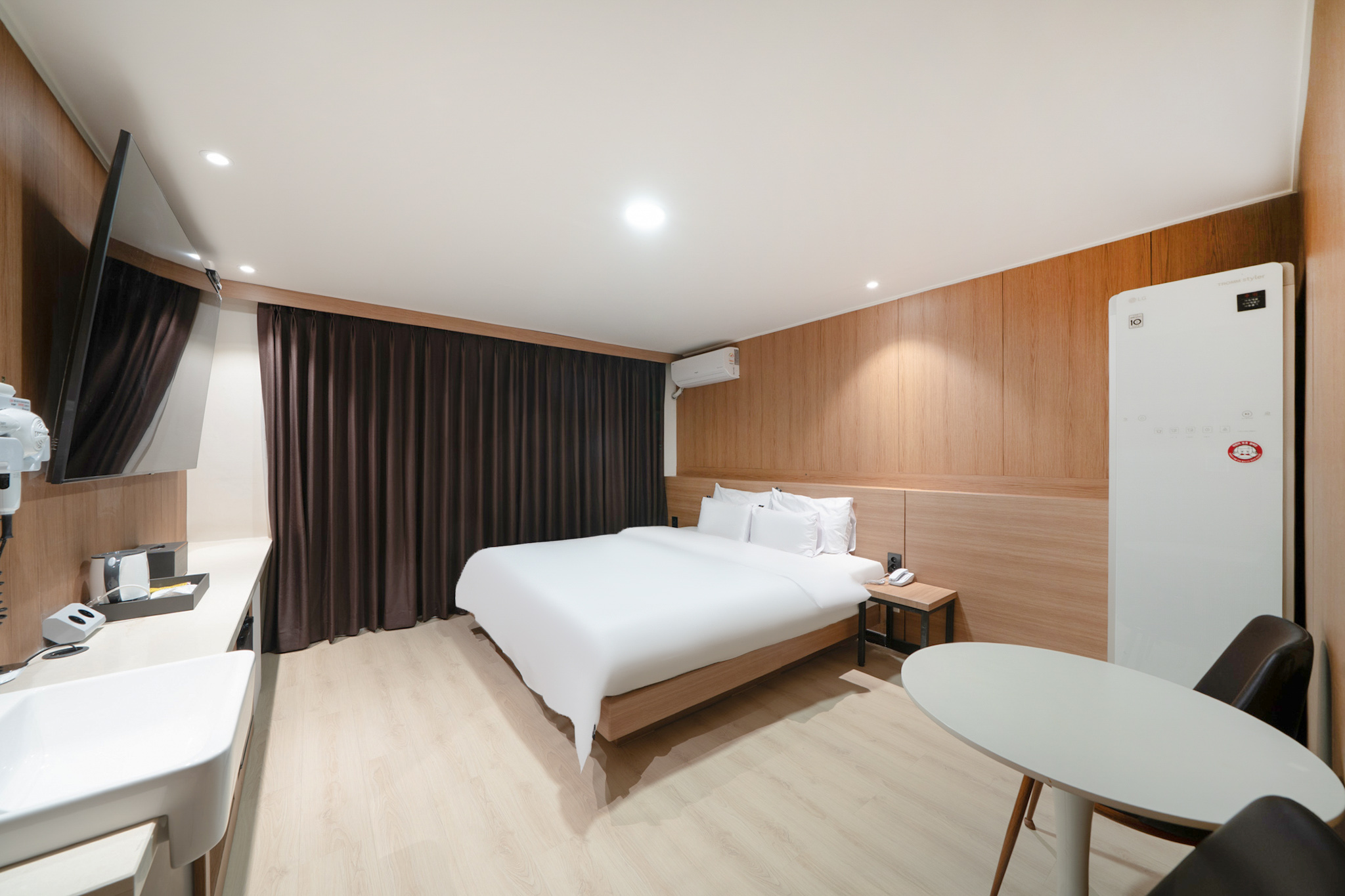 room detail thumbnail 0