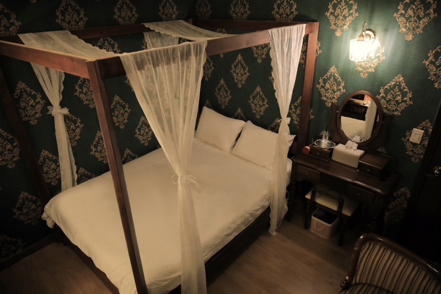 room detail thumbnail 2