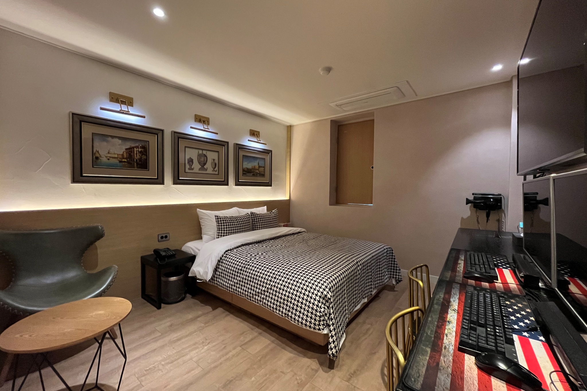 room detail thumbnail 0