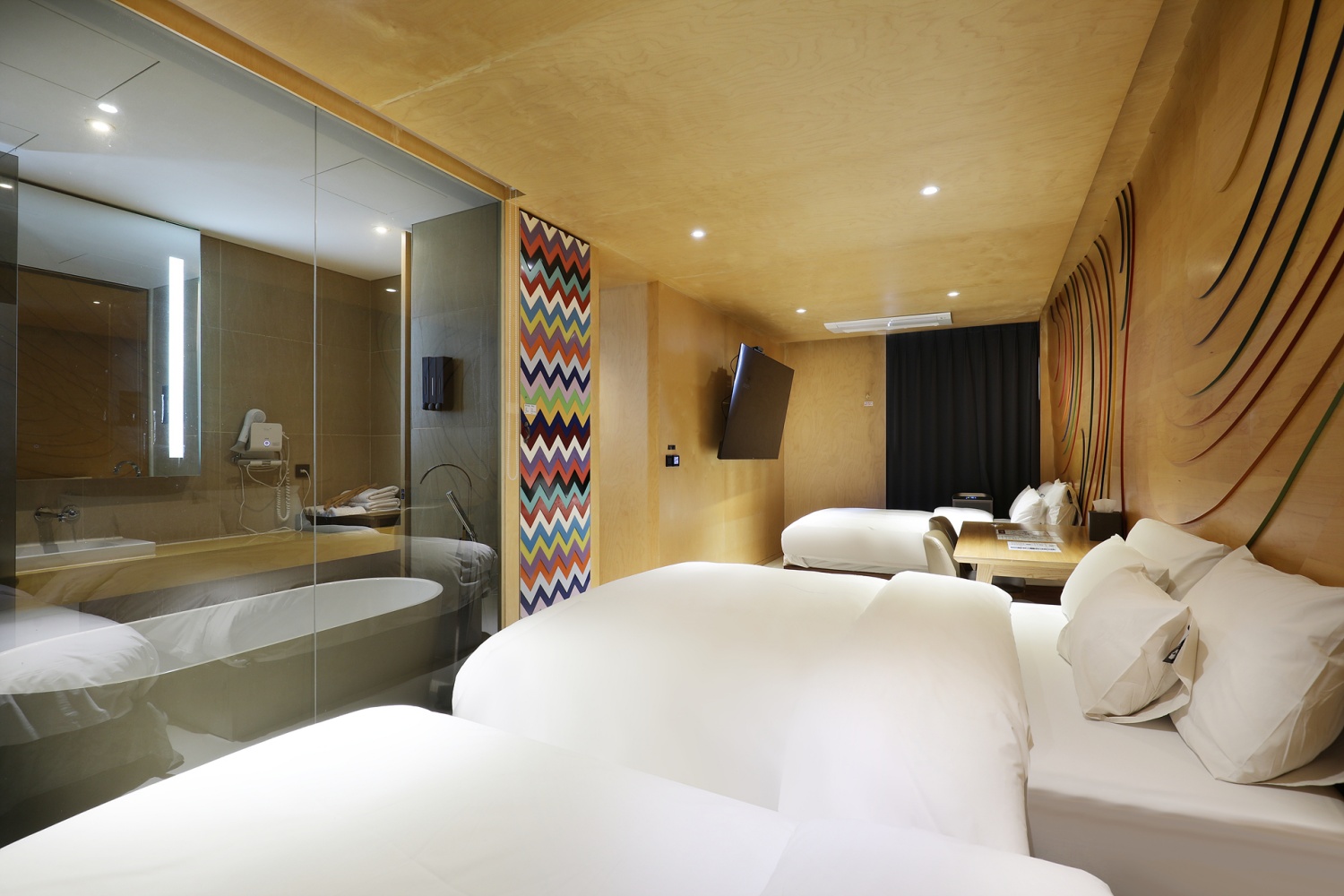 room detail thumbnail 2