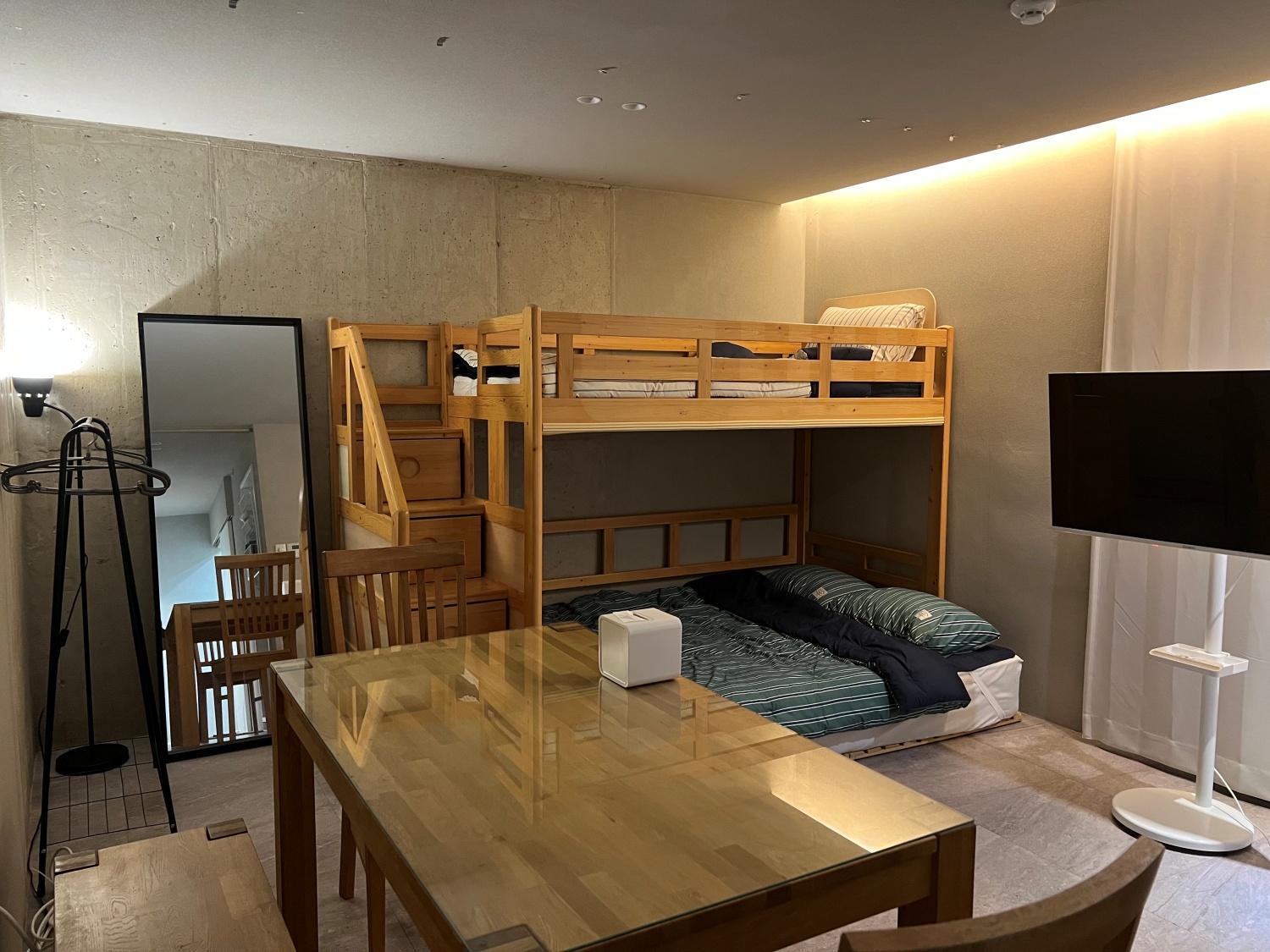 room detail thumbnail 1