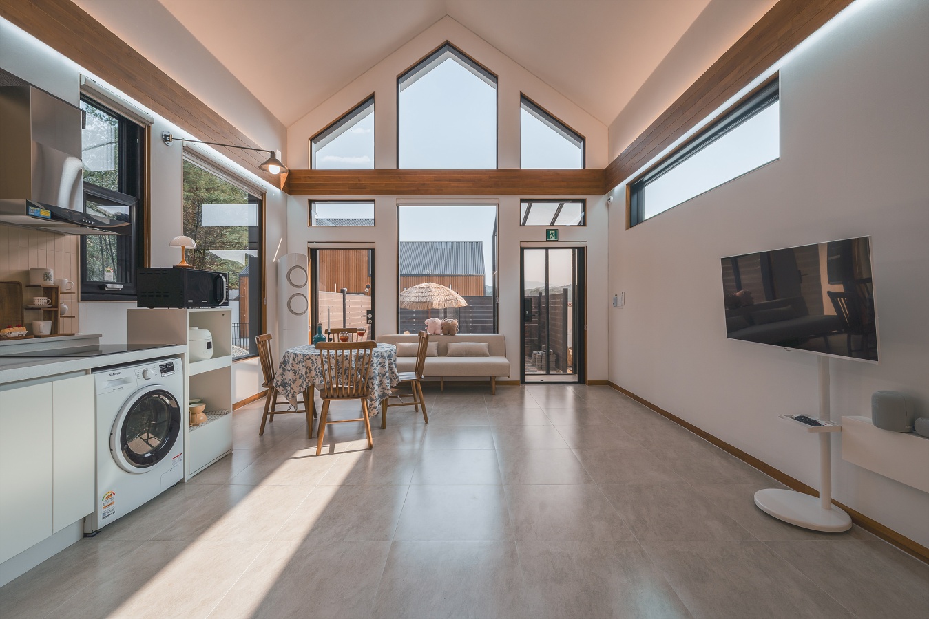 room detail thumbnail 2