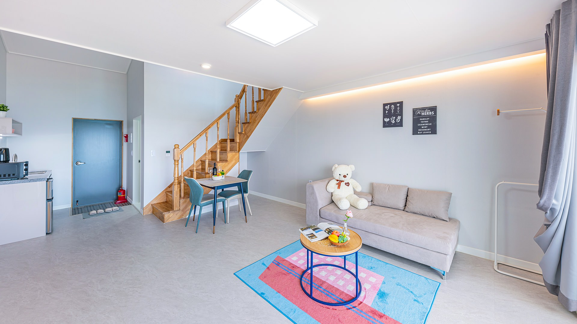 room detail thumbnail 2