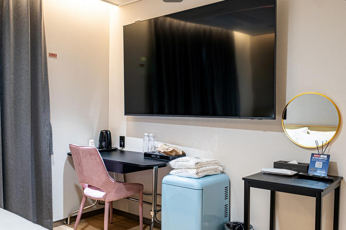 room detail thumbnail 1