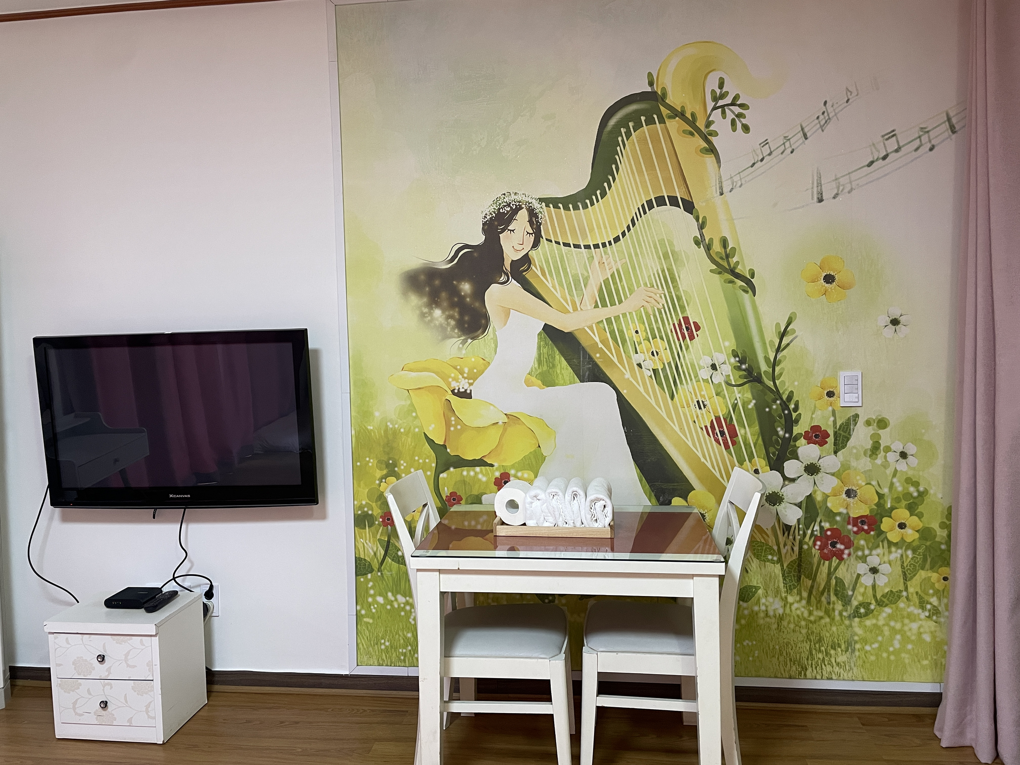 room detail thumbnail 2