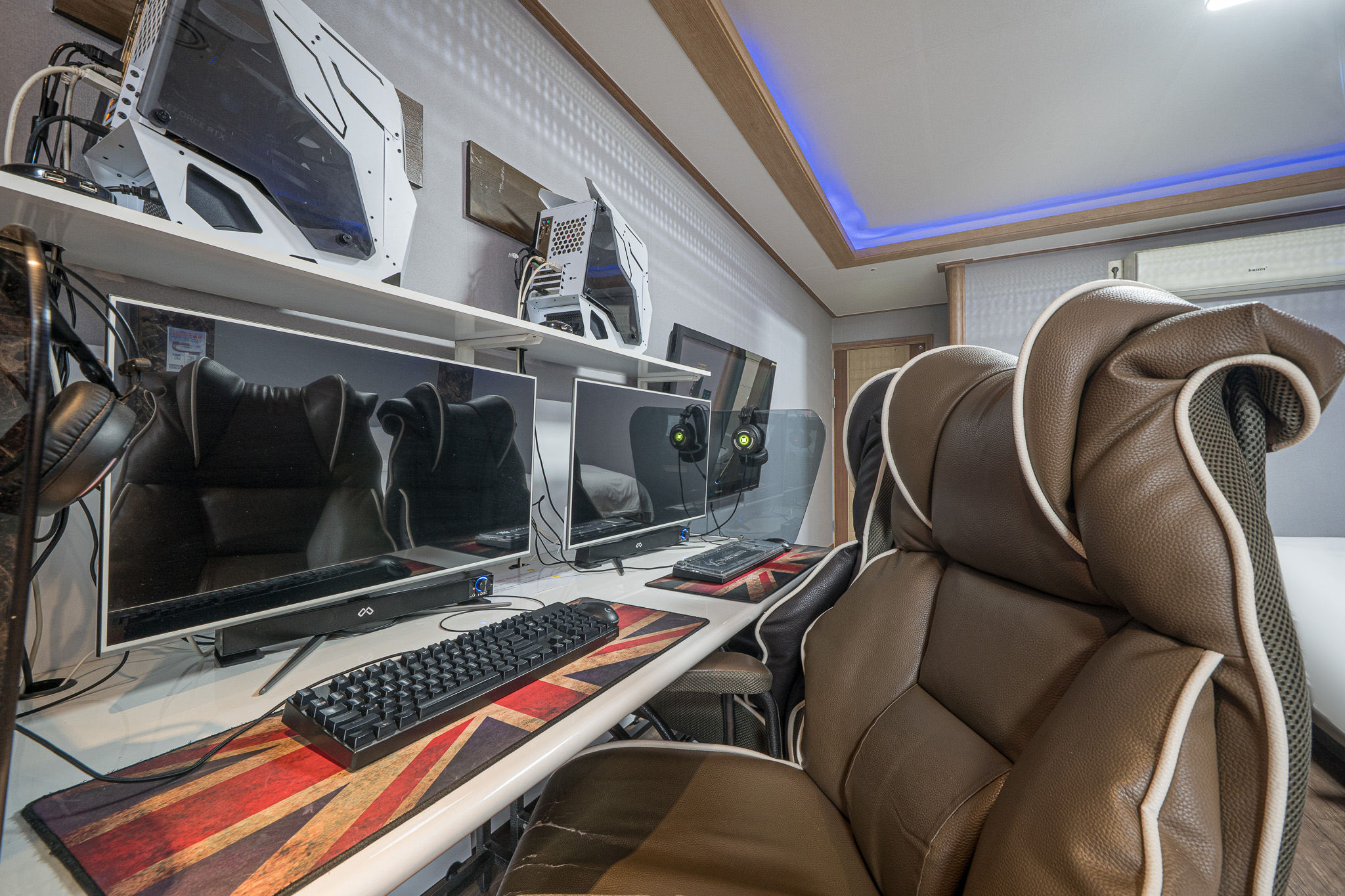 room detail thumbnail 2