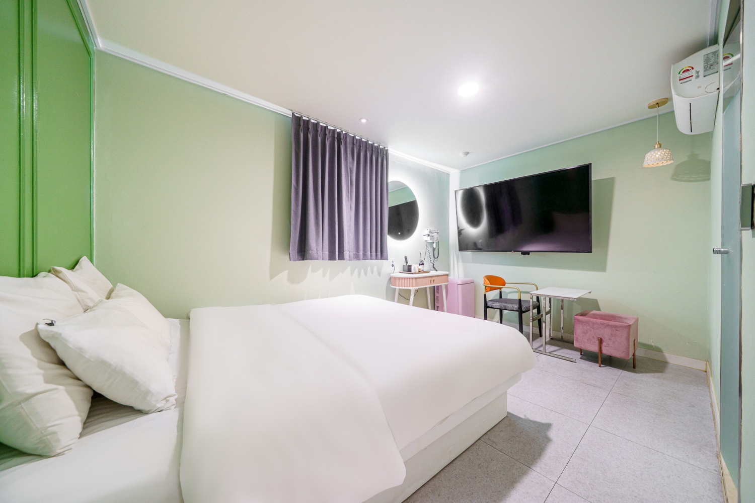 room detail thumbnail 0