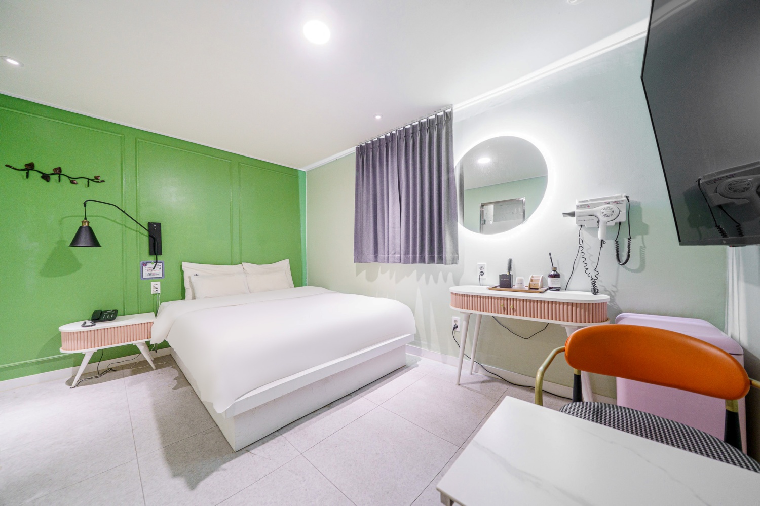 room detail thumbnail 1