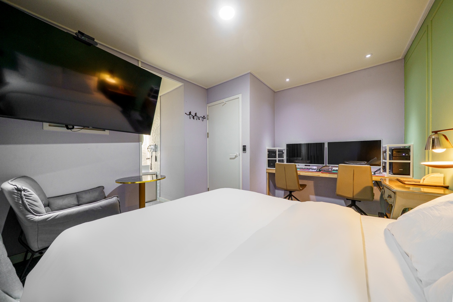 room detail thumbnail 1