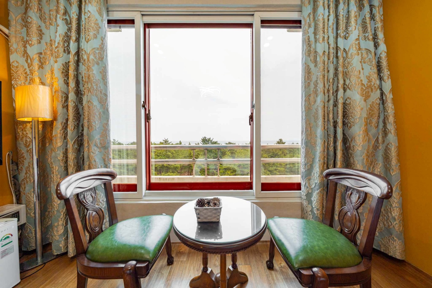 room detail thumbnail 1