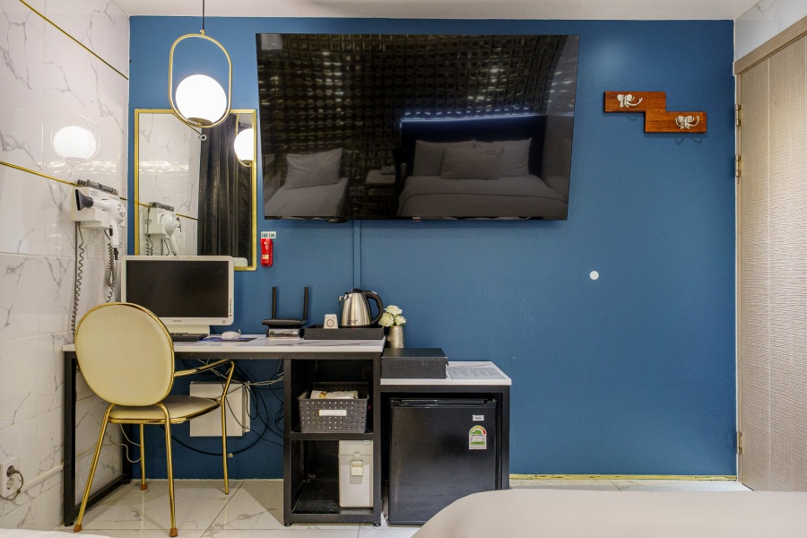 room detail thumbnail 2
