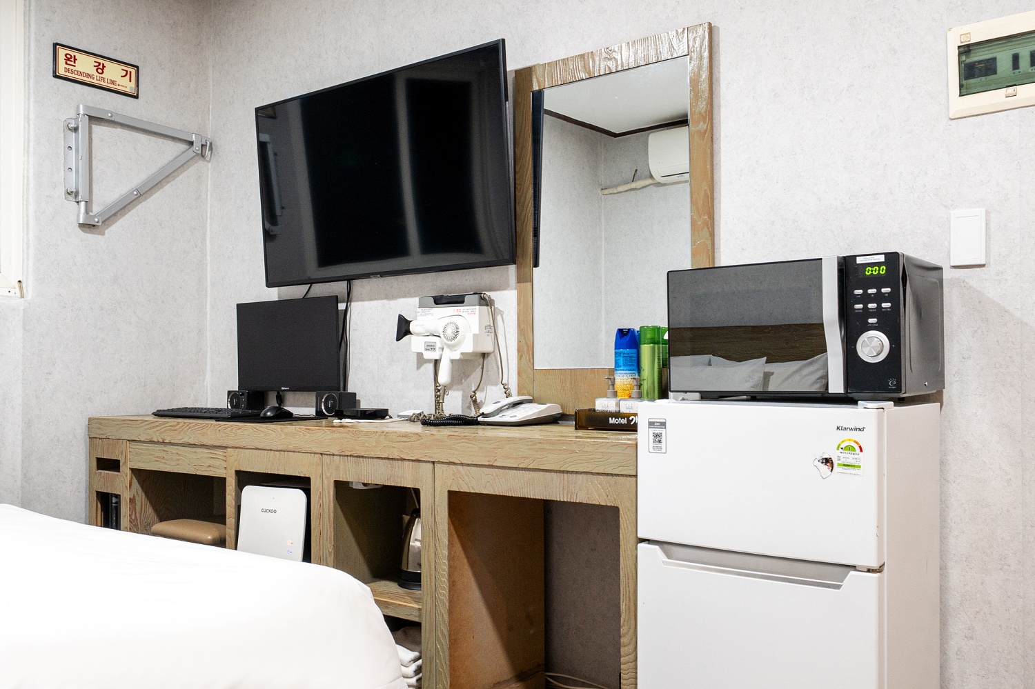 room detail thumbnail 1