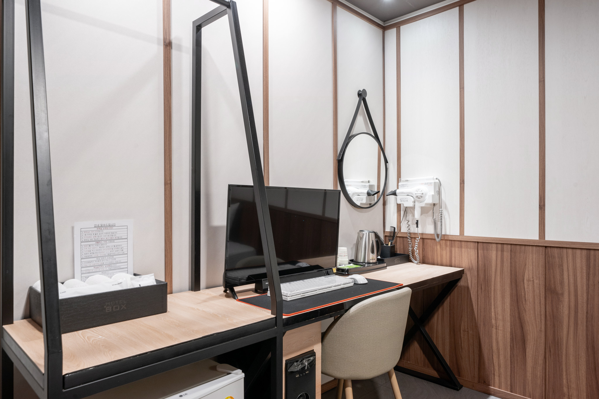 room detail thumbnail 2