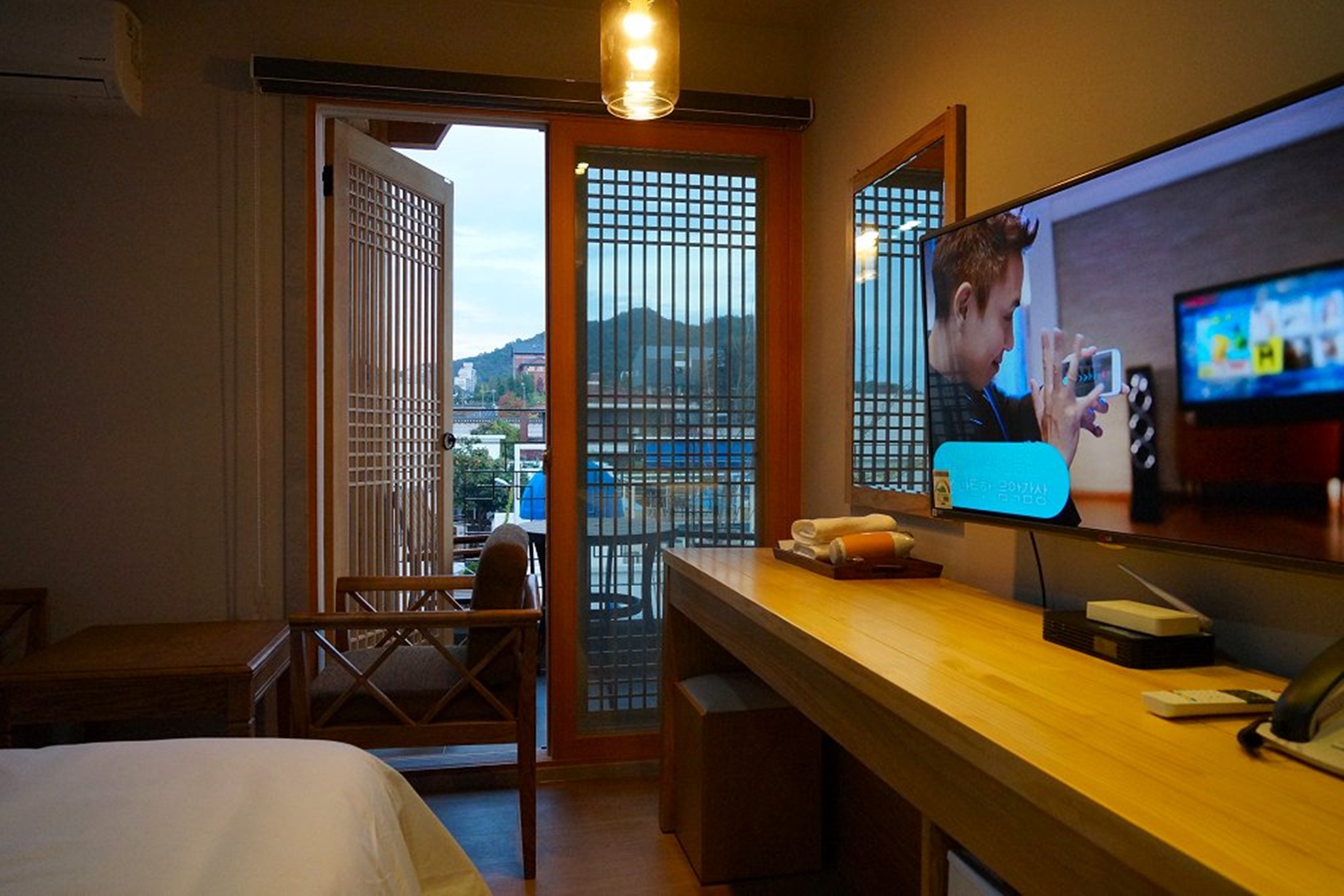 room detail thumbnail 2