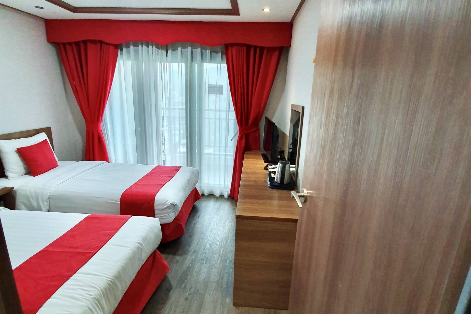 room detail thumbnail 2