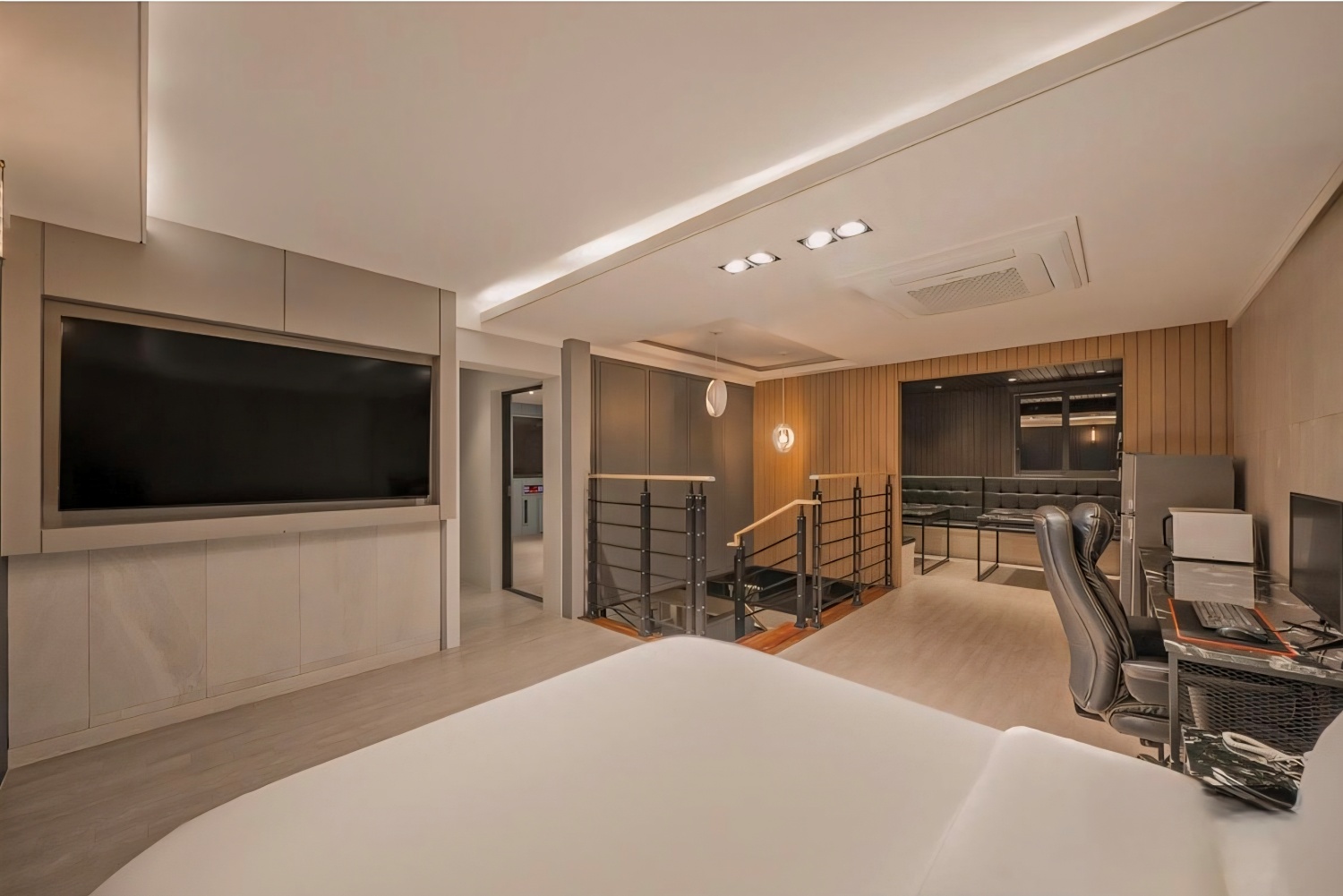 room detail thumbnail 2