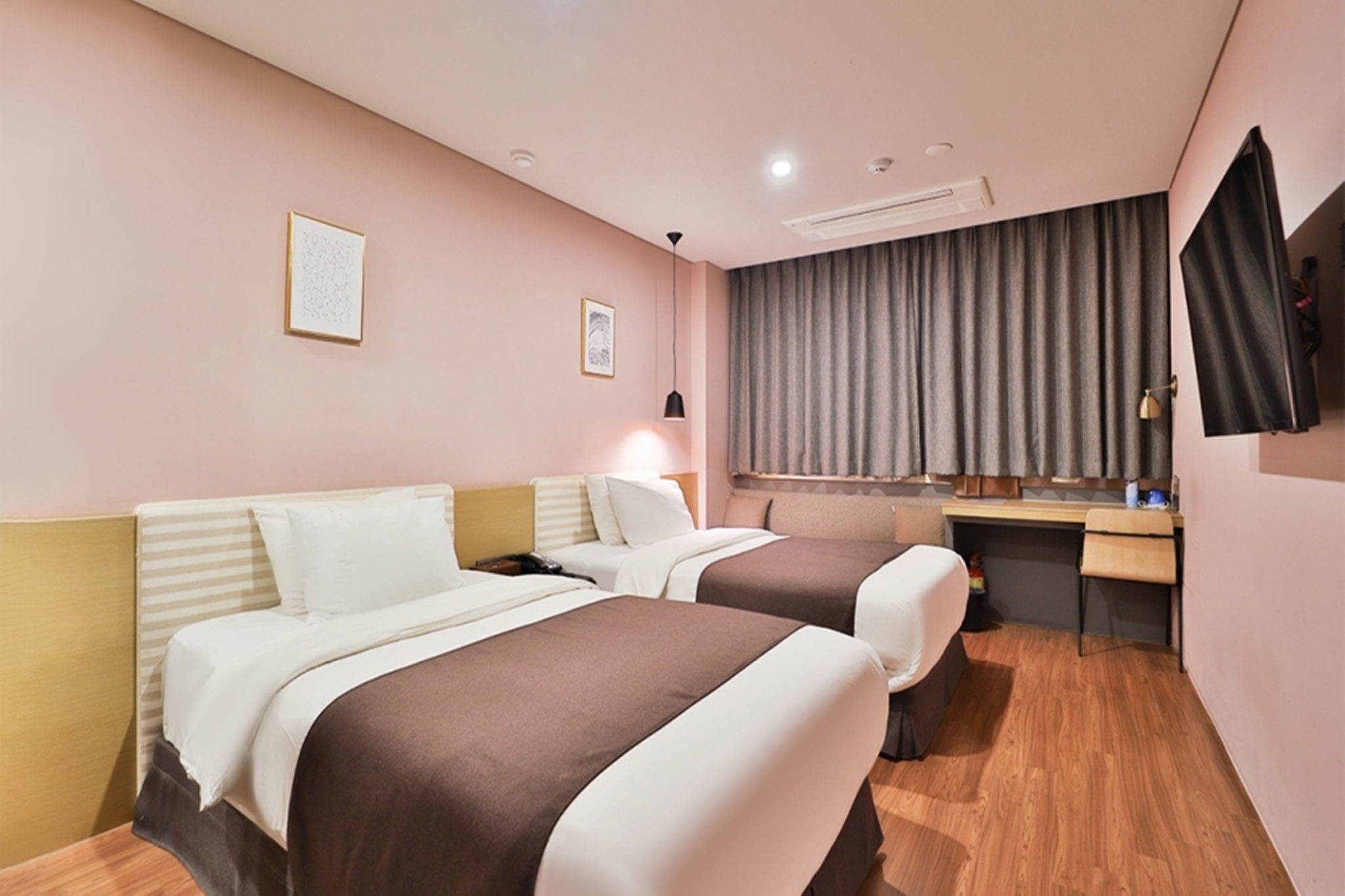 트윈 랜덤배정(도보특가, 주차불가)