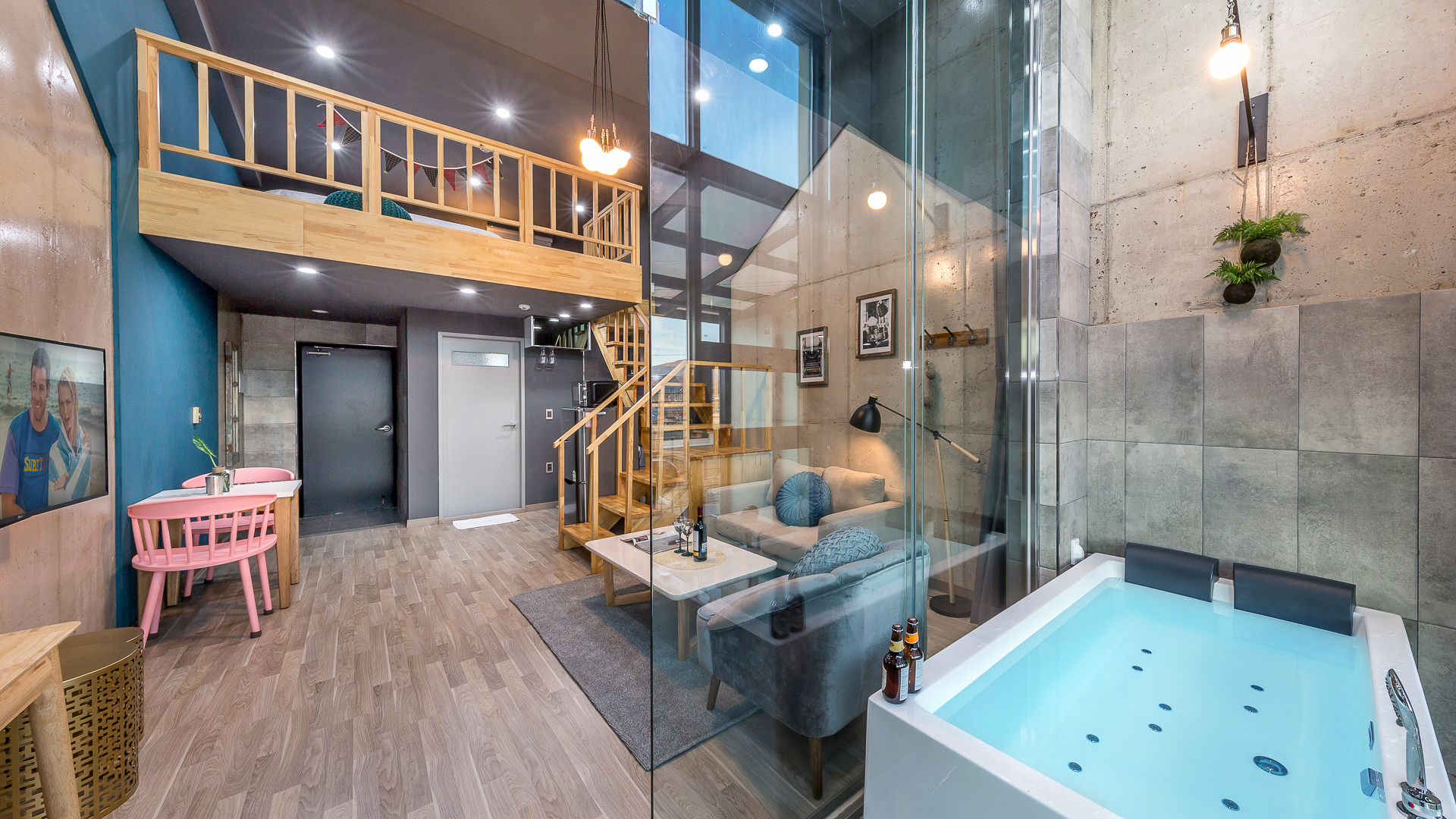 room detail thumbnail 0