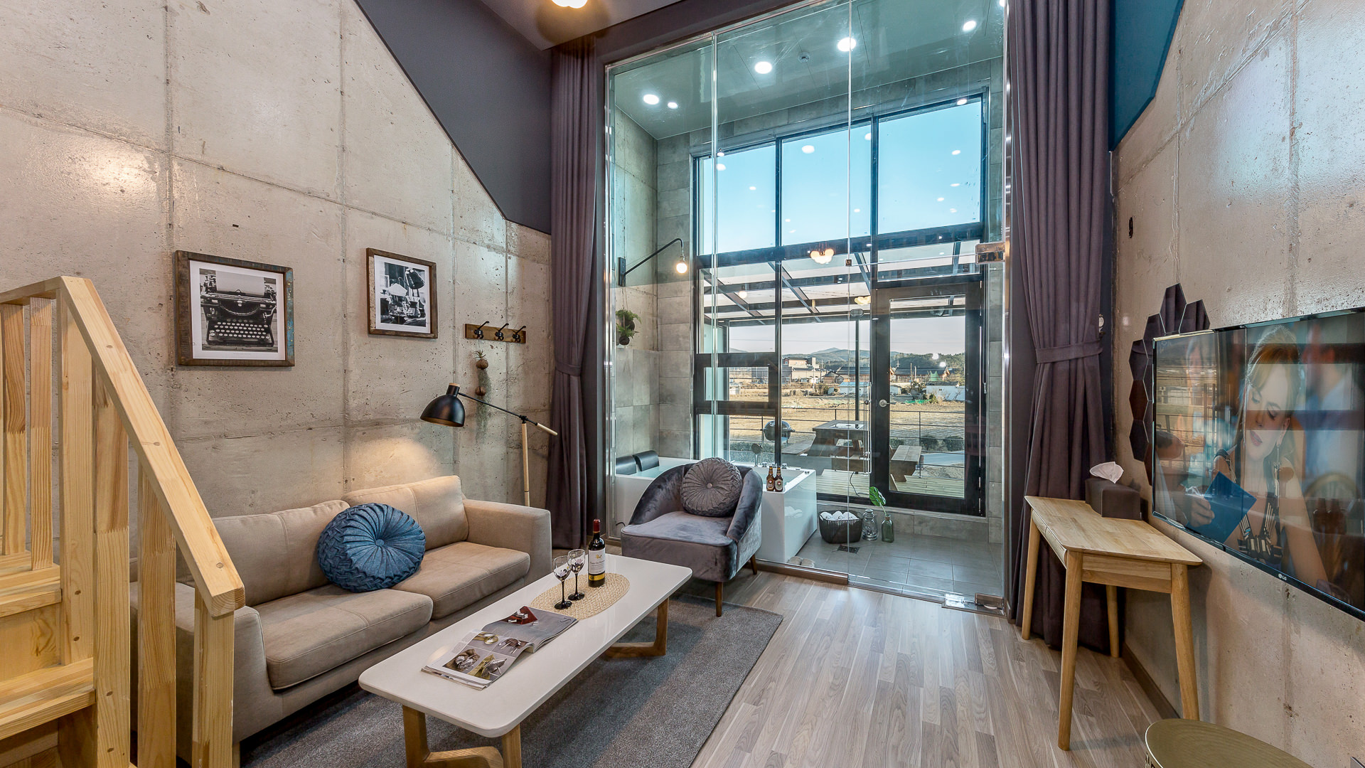 room detail thumbnail 2