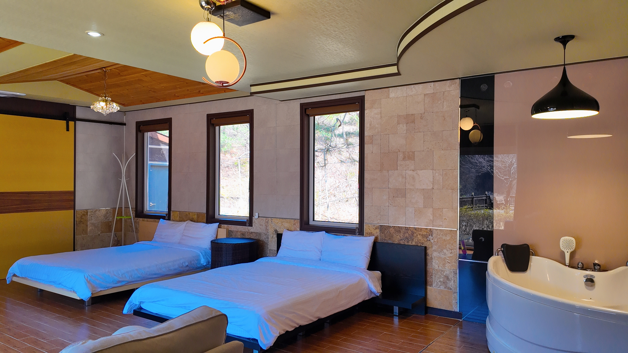 room detail thumbnail 2