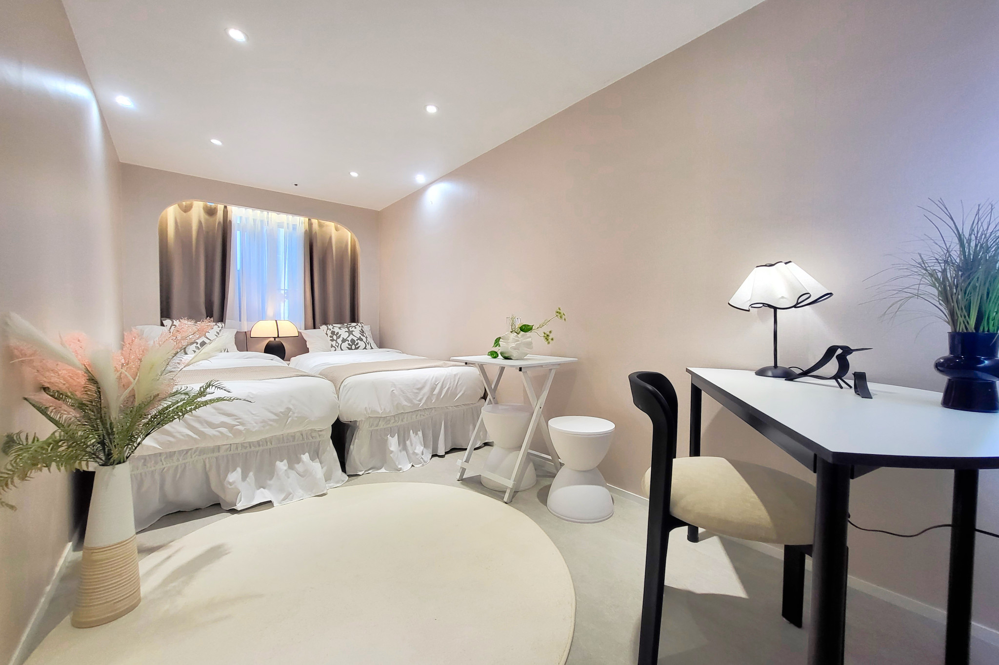 room detail thumbnail 1