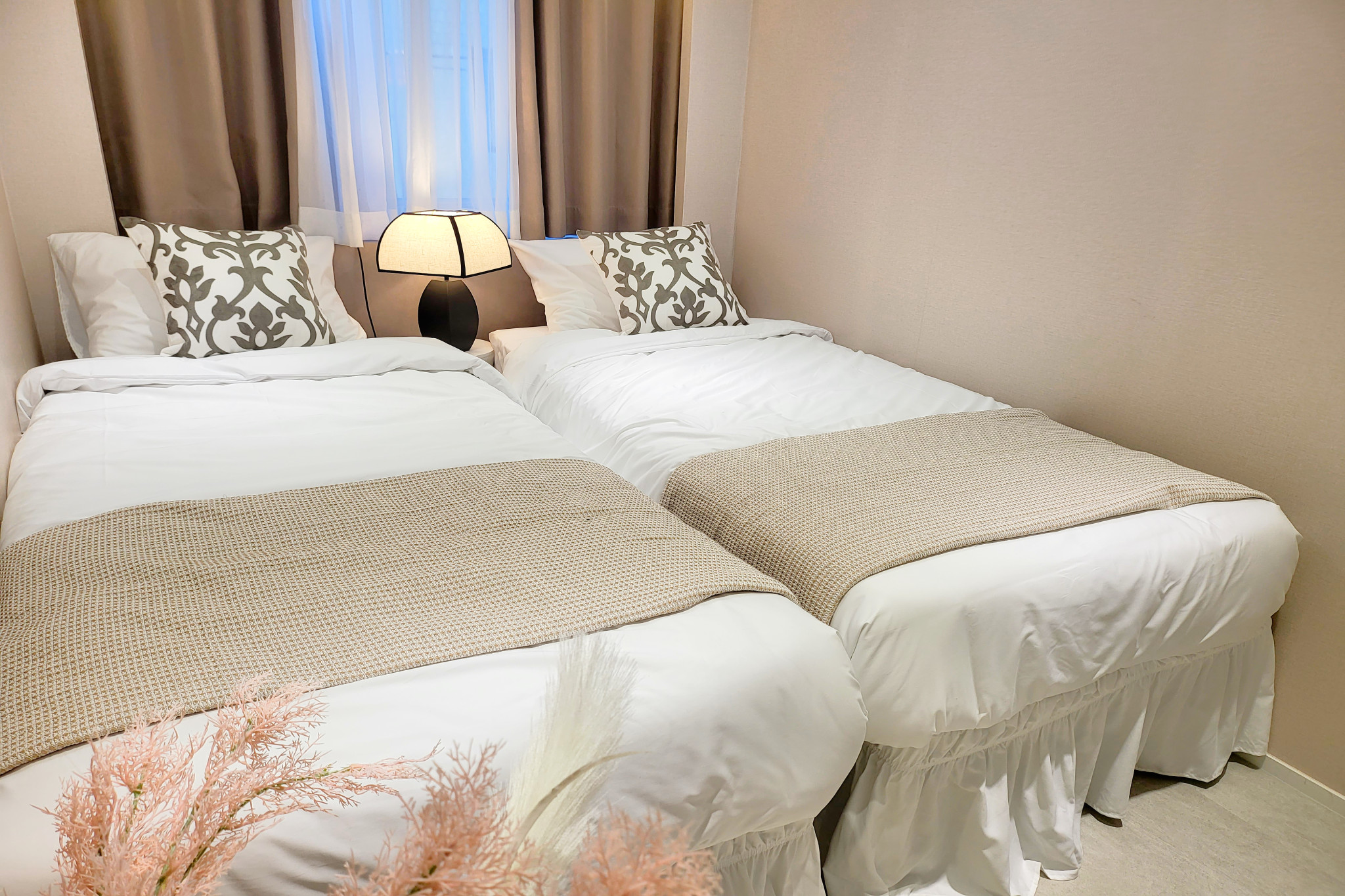 room detail thumbnail 2