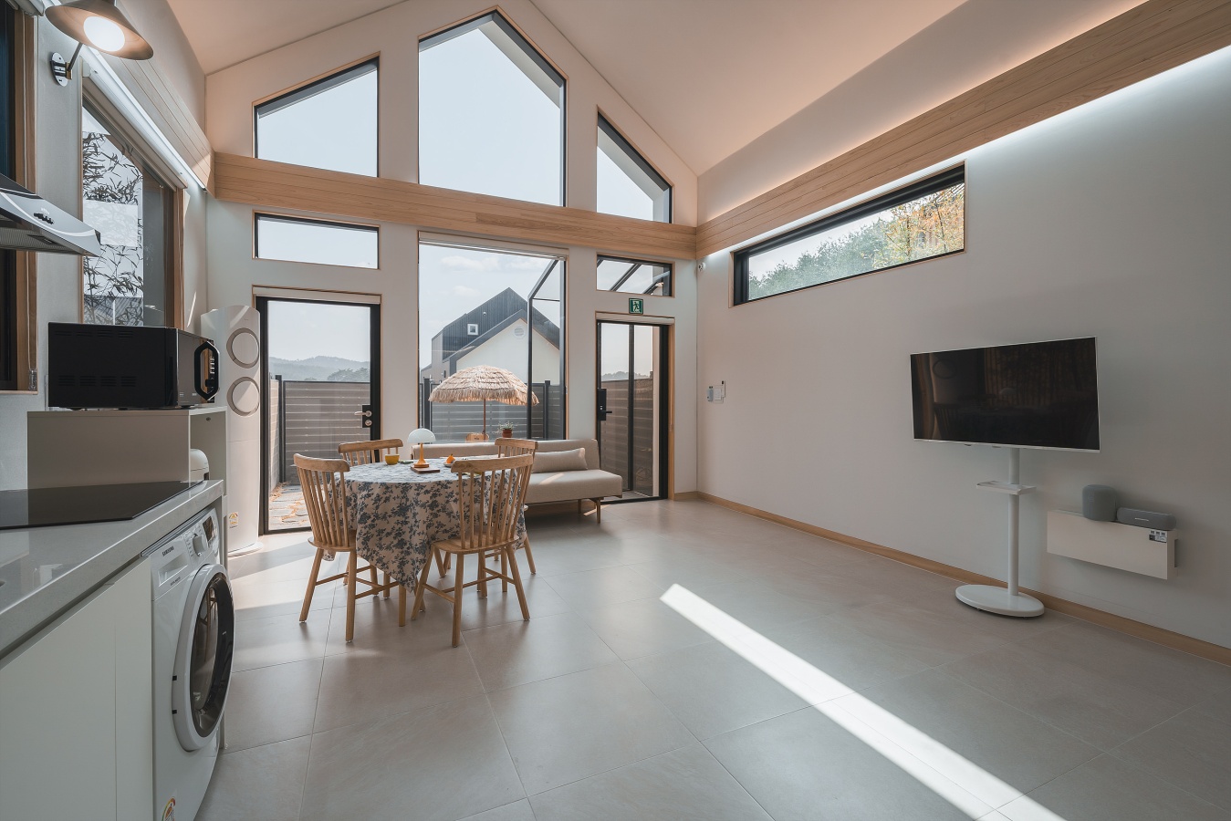 room detail thumbnail 2