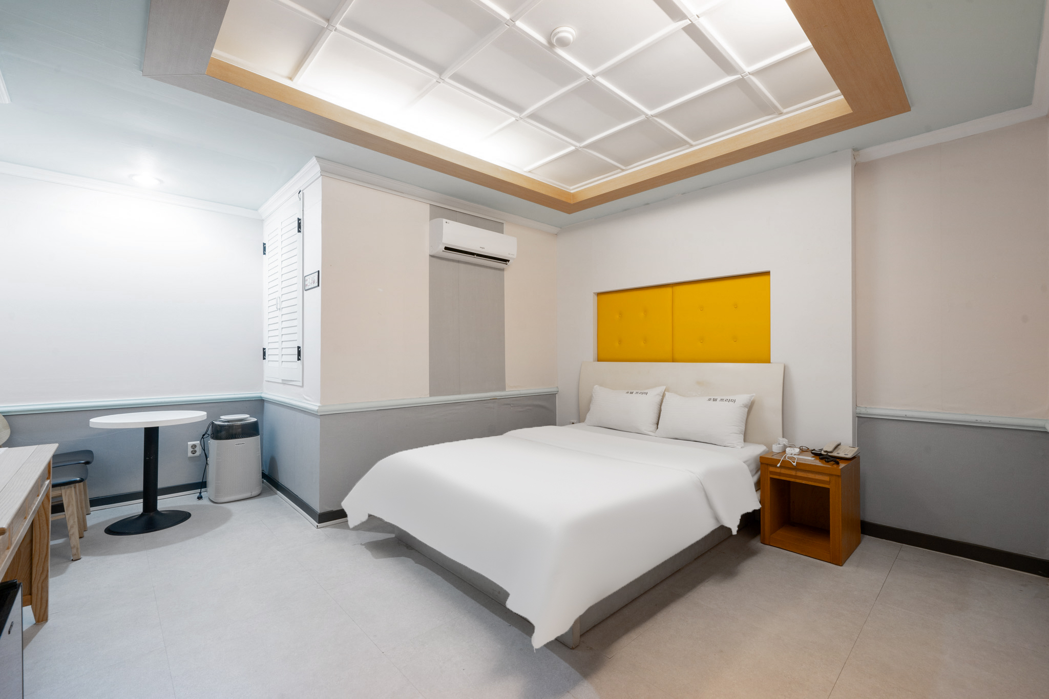 room detail thumbnail 2