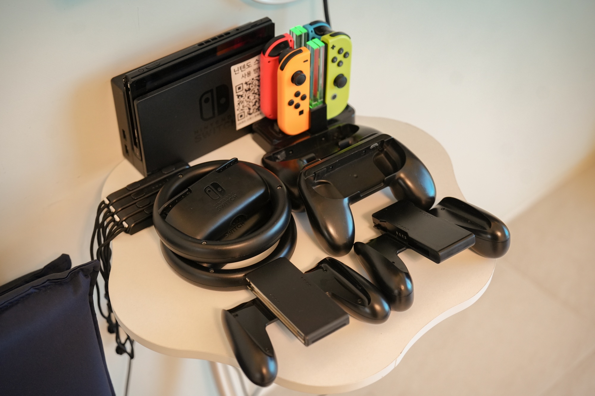 room detail thumbnail 2