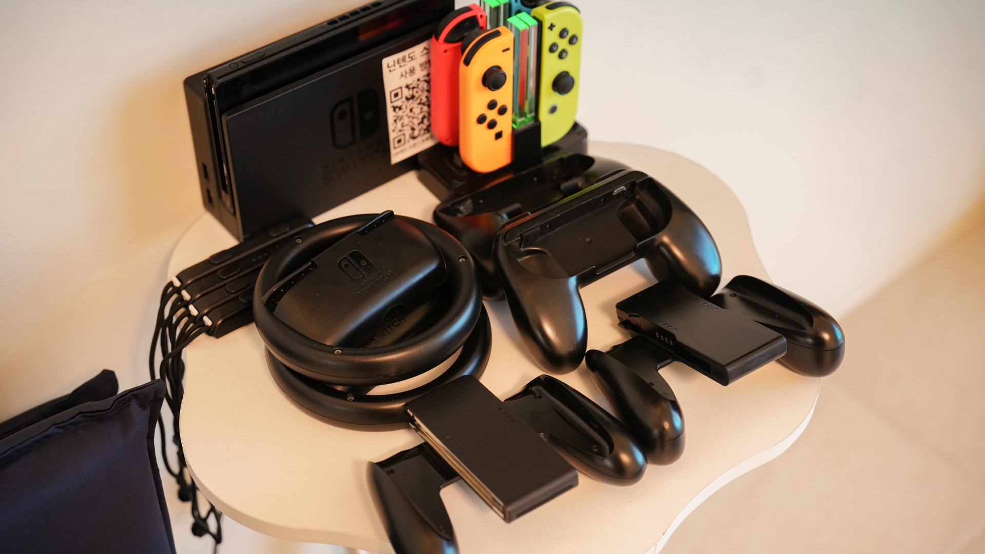 room detail thumbnail 1