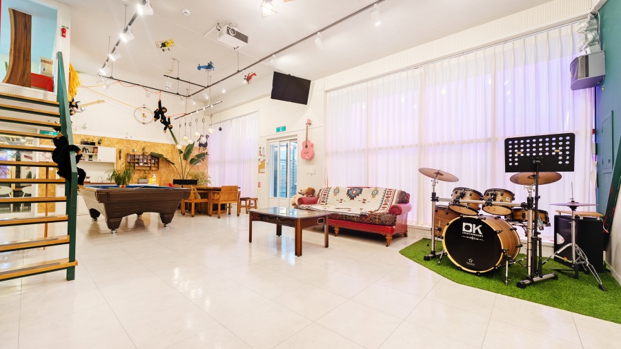 room detail thumbnail 2