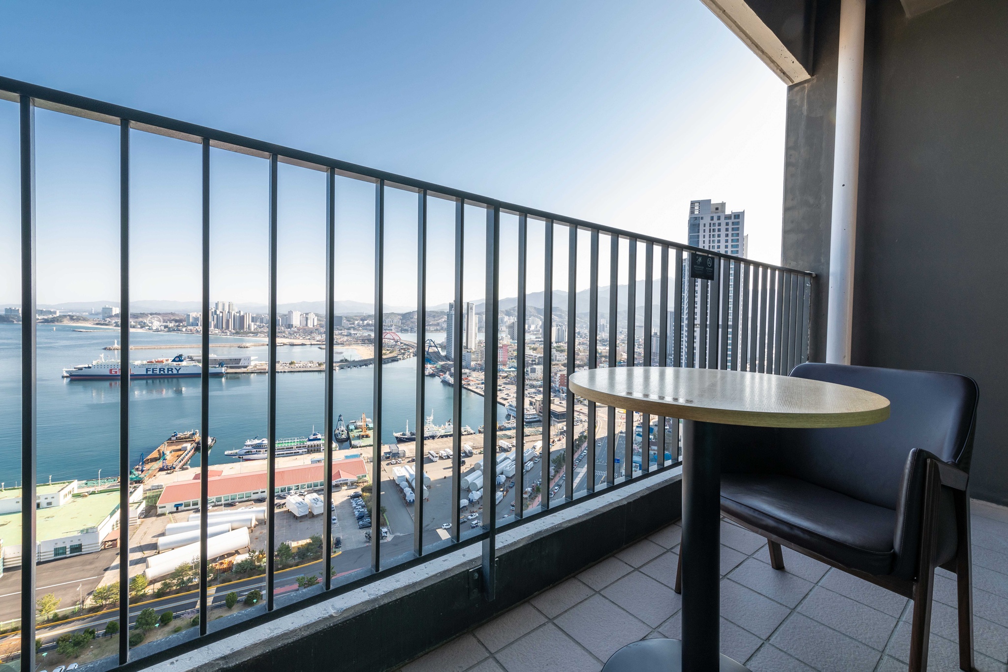 room detail thumbnail 2