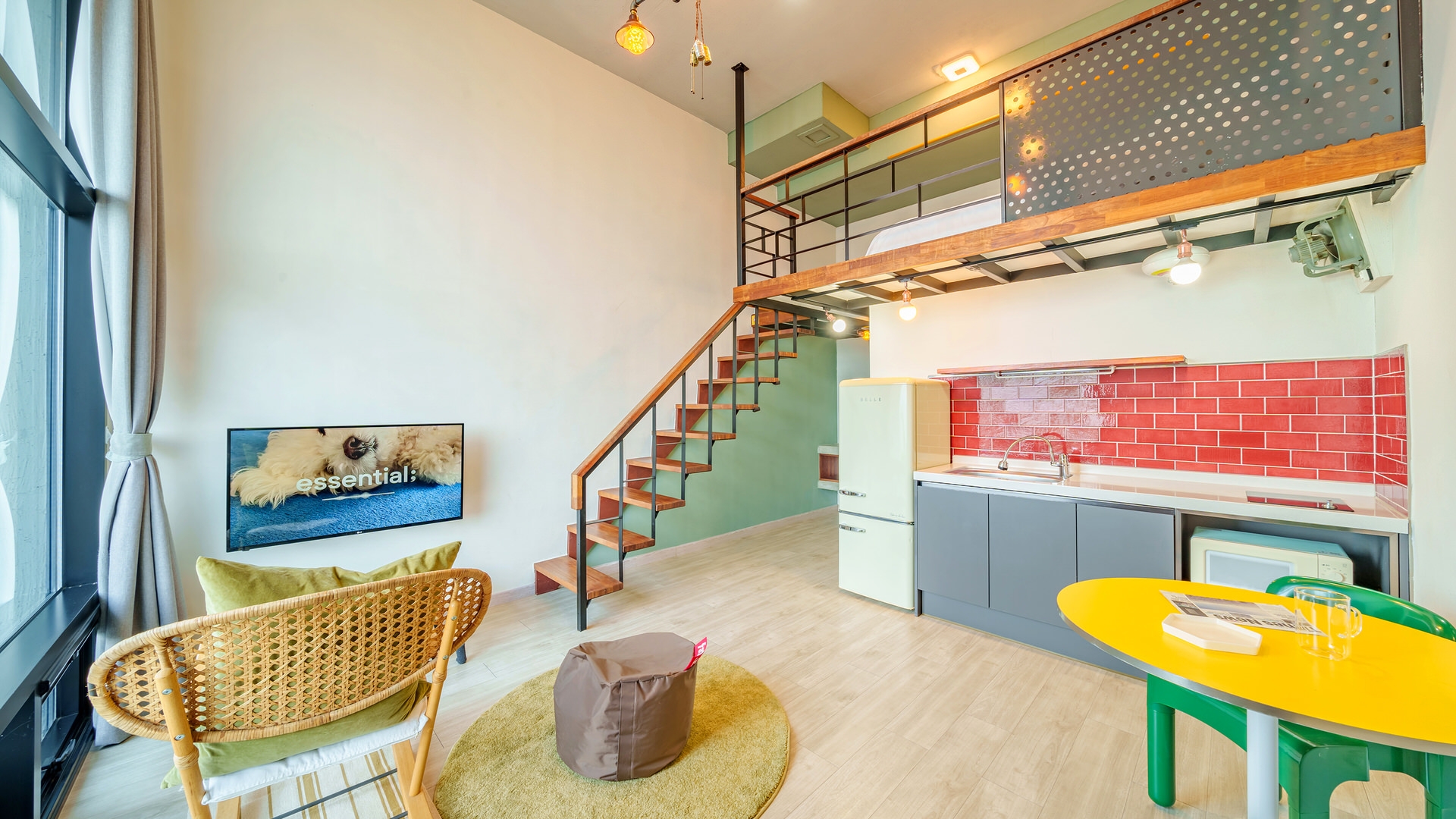 room detail thumbnail 2