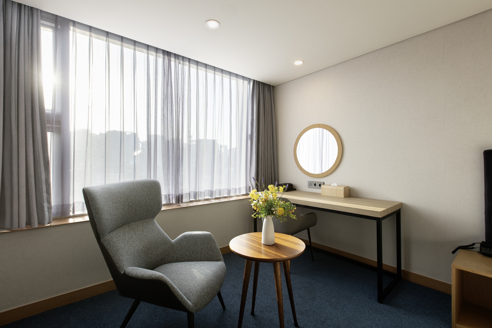 room detail thumbnail 2