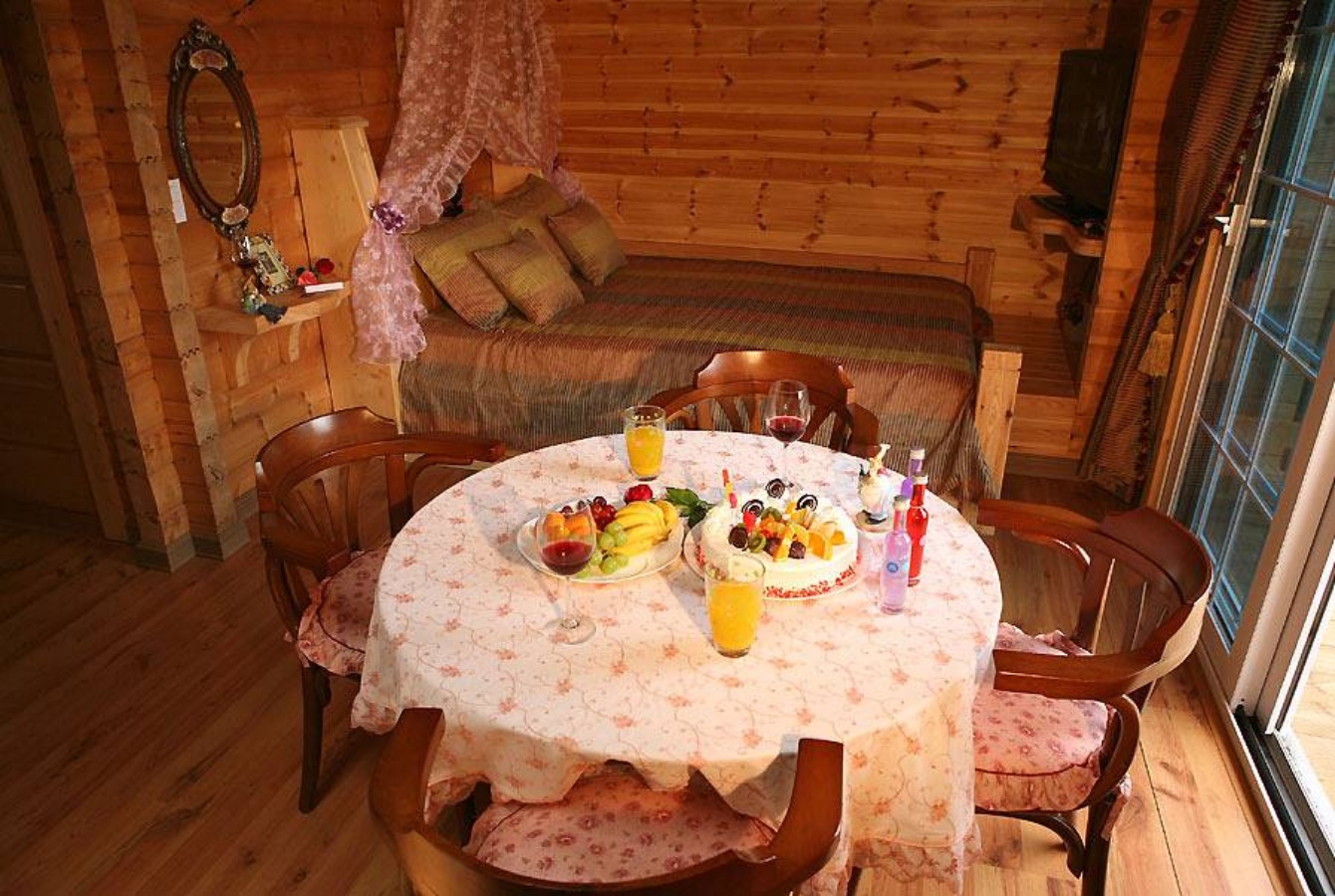 room detail thumbnail 2