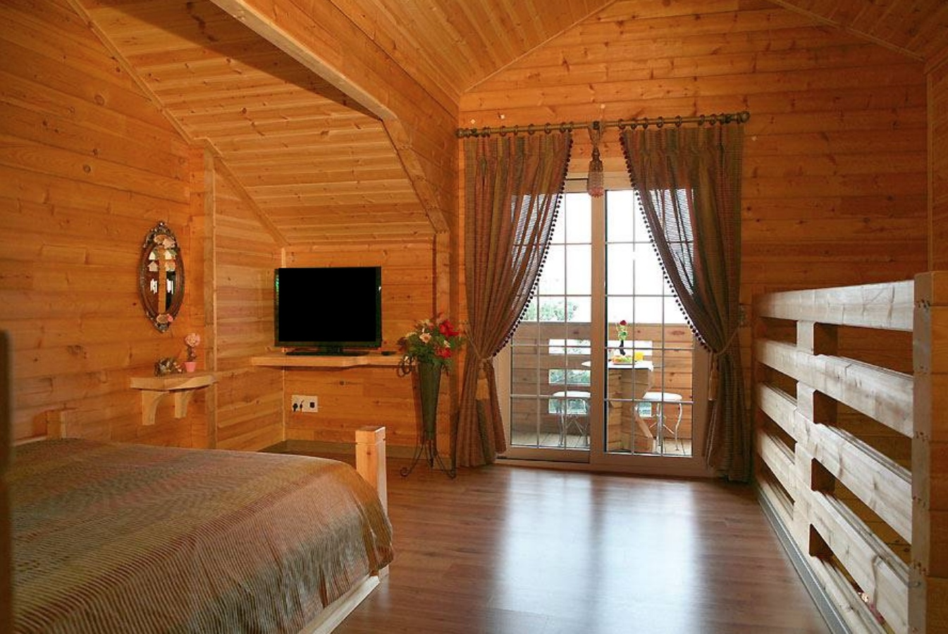 room detail thumbnail 2