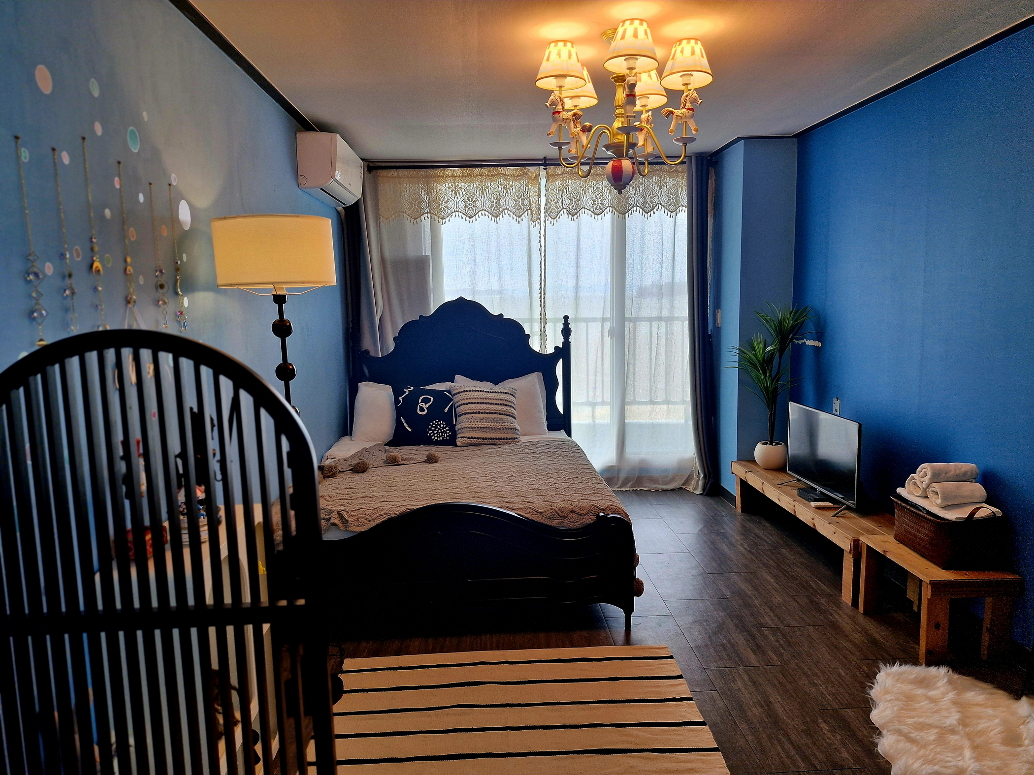 room detail thumbnail 1