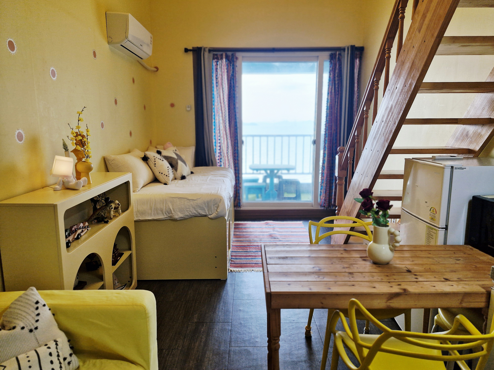 room detail thumbnail 2