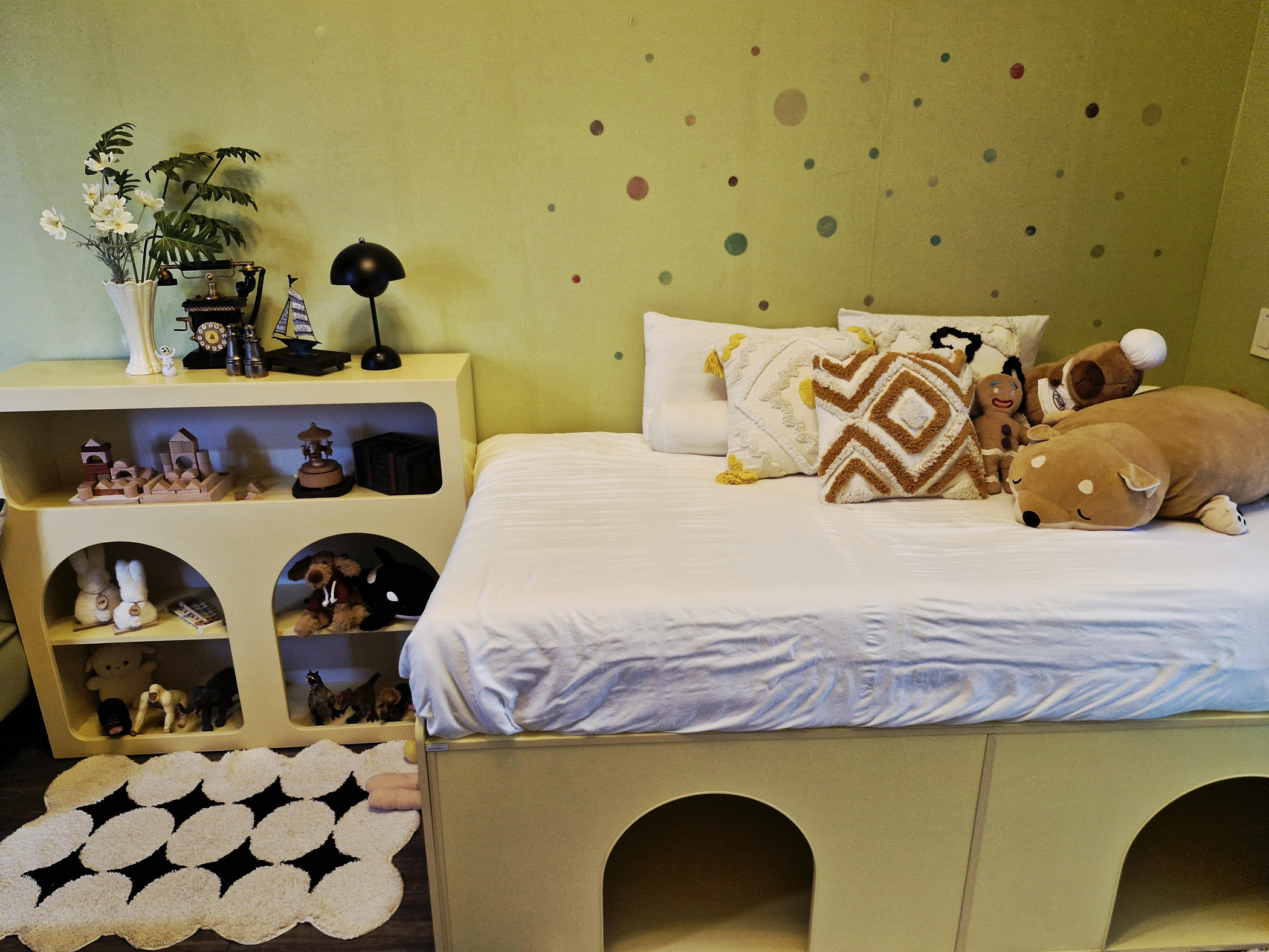 room detail thumbnail 2