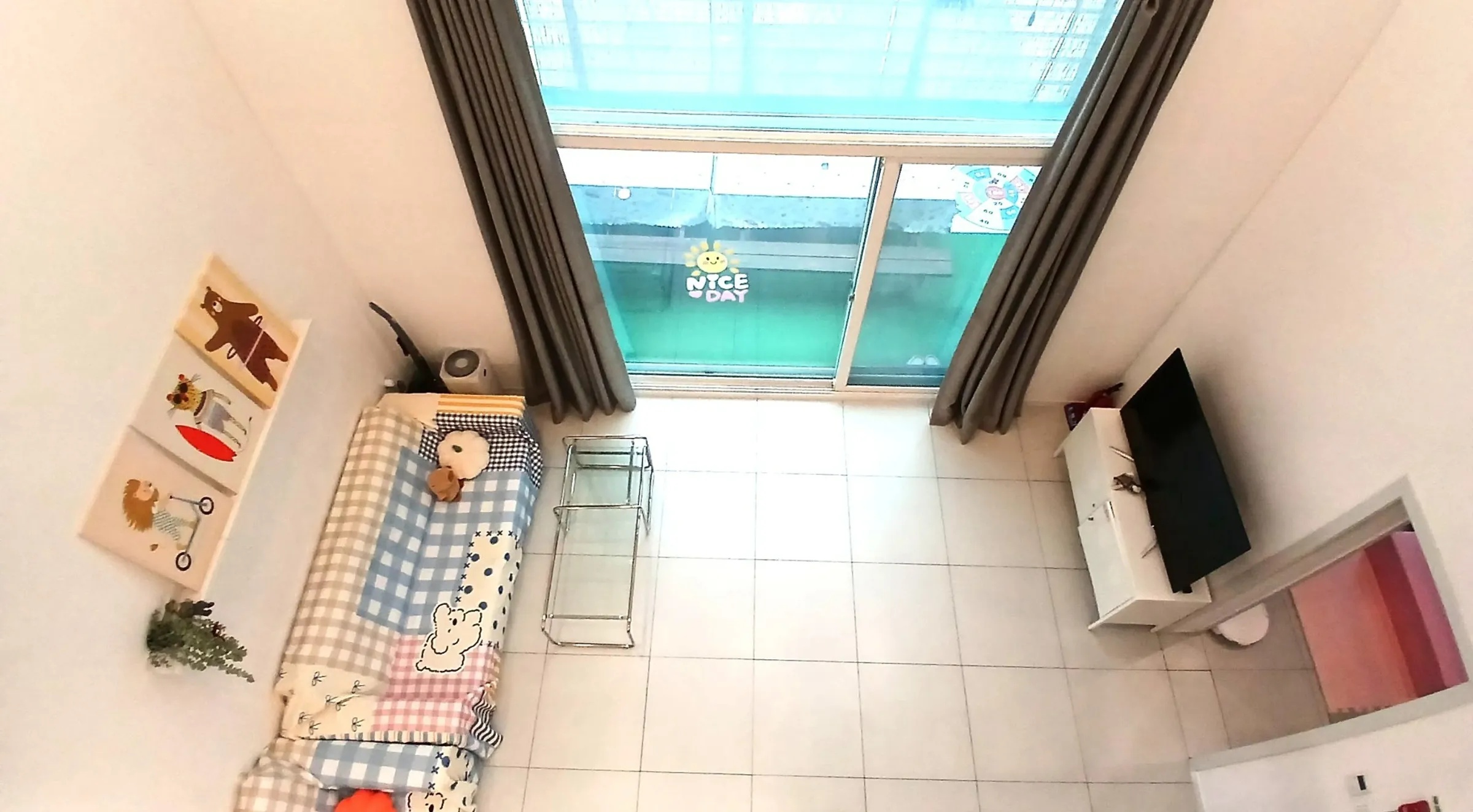 room detail thumbnail 1