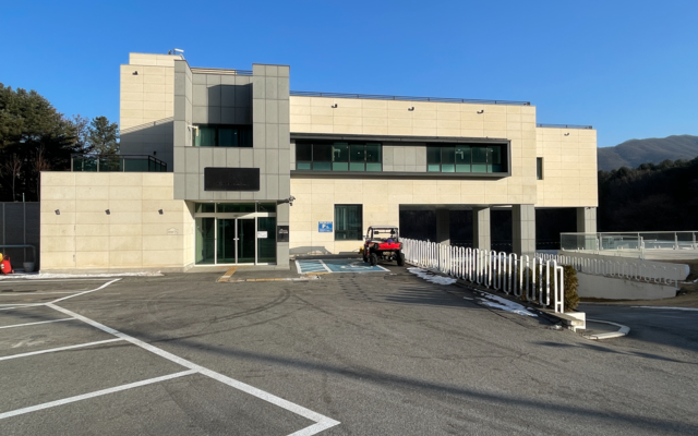 오버더마운틴 (OVER THE MOUNTAIN)