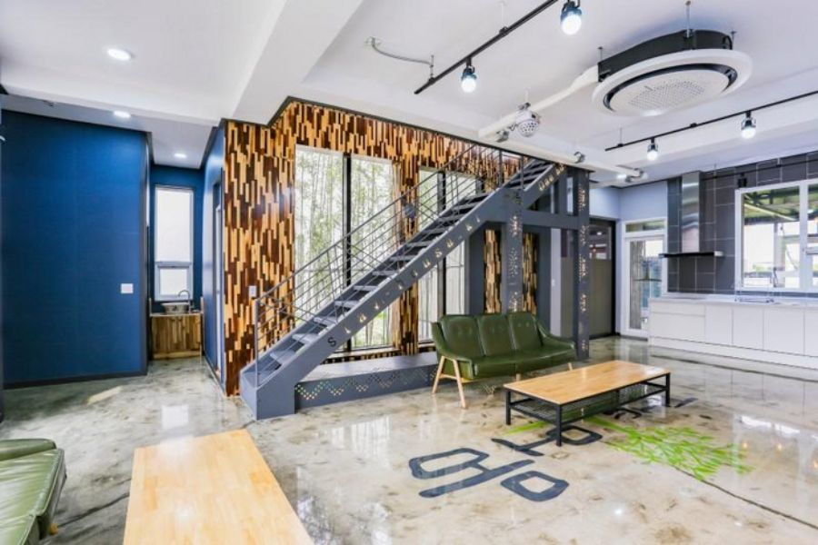 room detail thumbnail 2