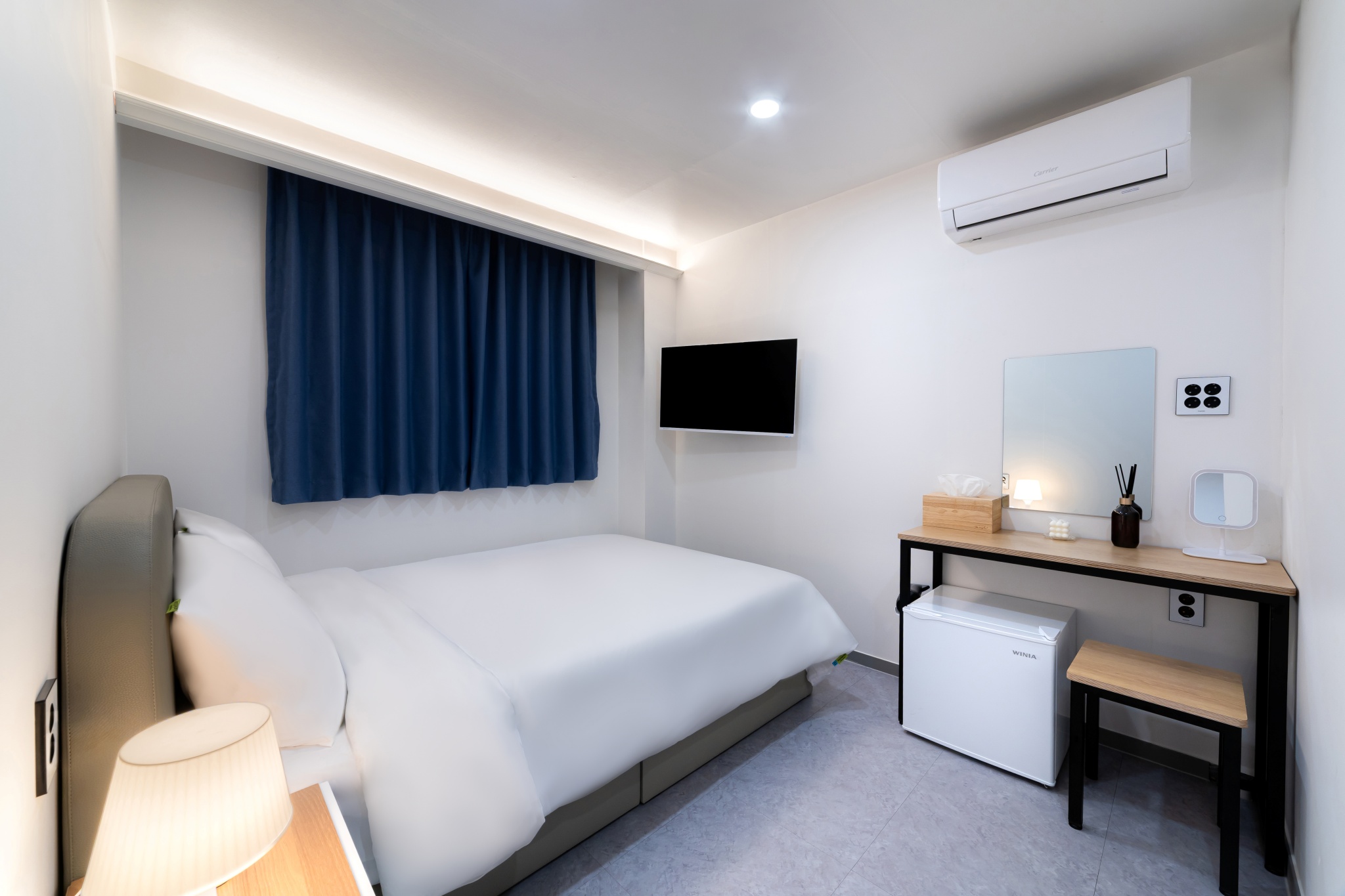 room detail thumbnail 1
