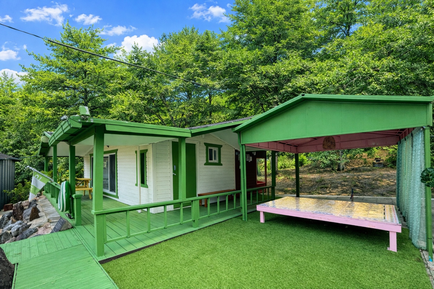 room detail thumbnail 1