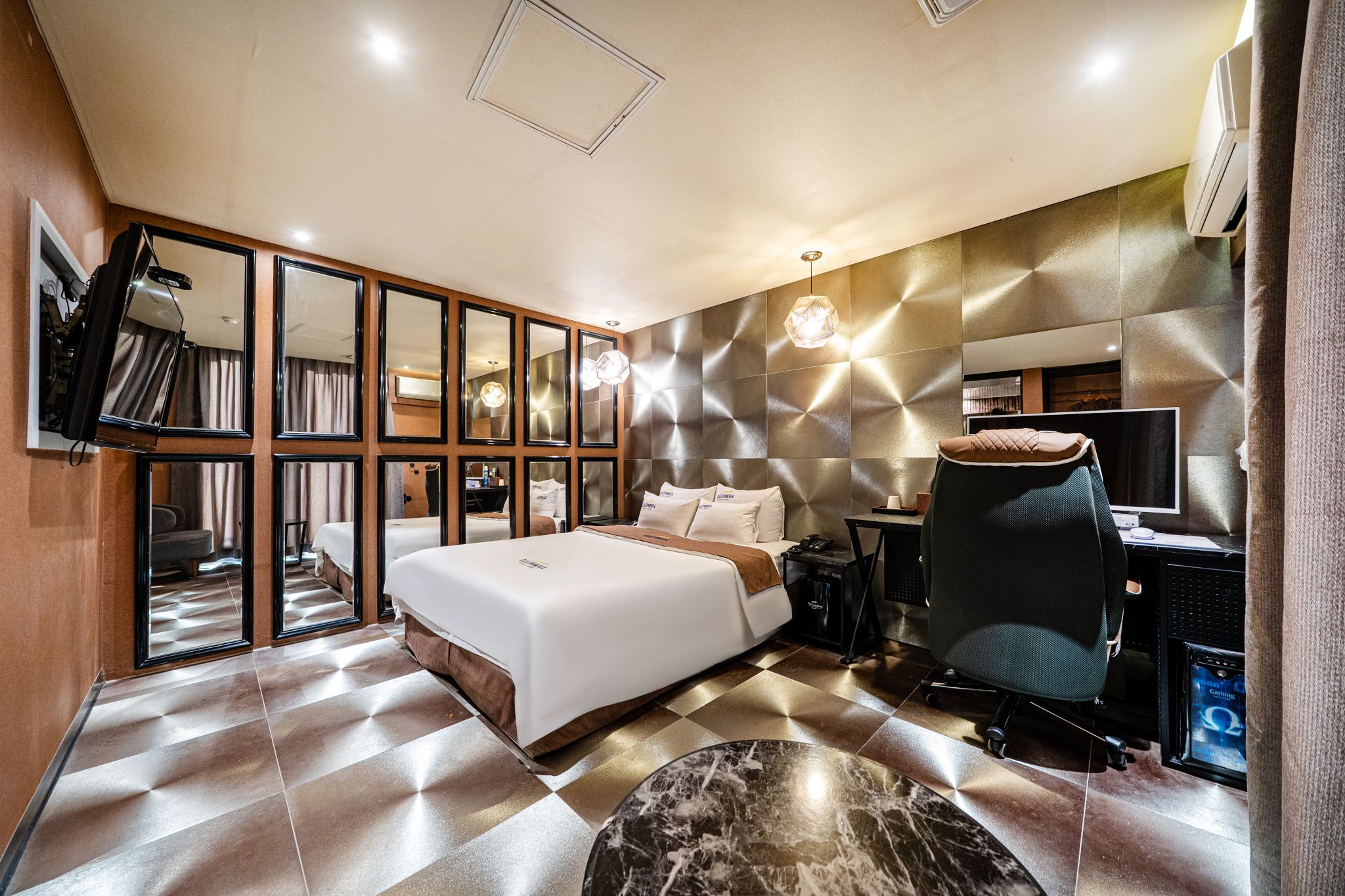 room detail thumbnail 1