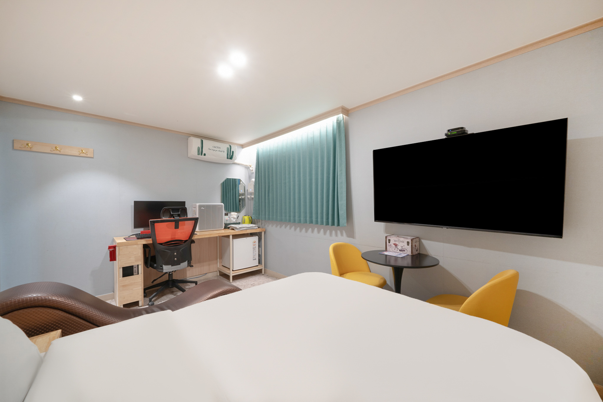room detail thumbnail 1