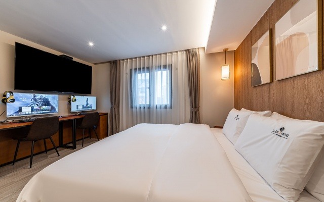 room detail thumbnail 2