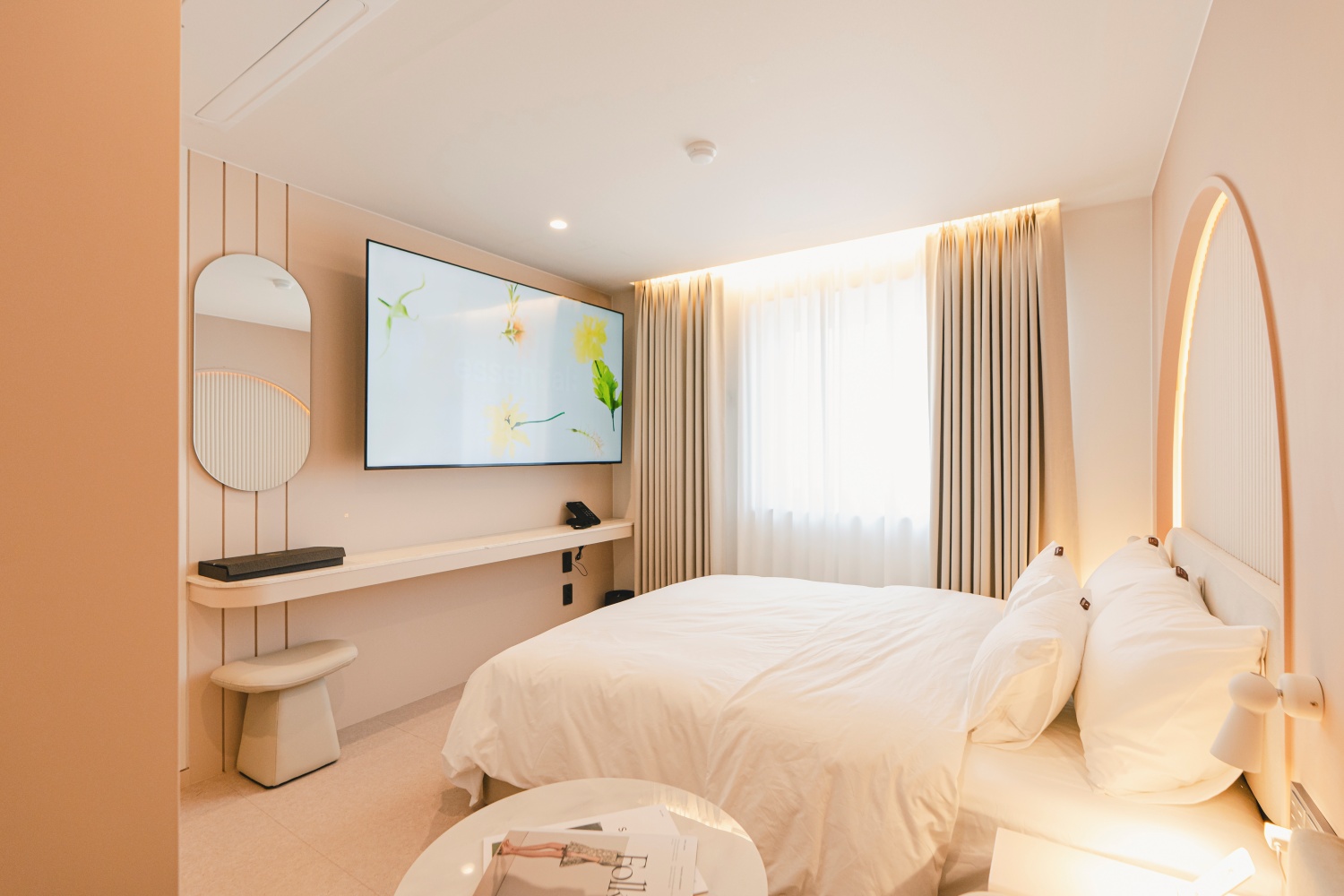 room detail thumbnail 2