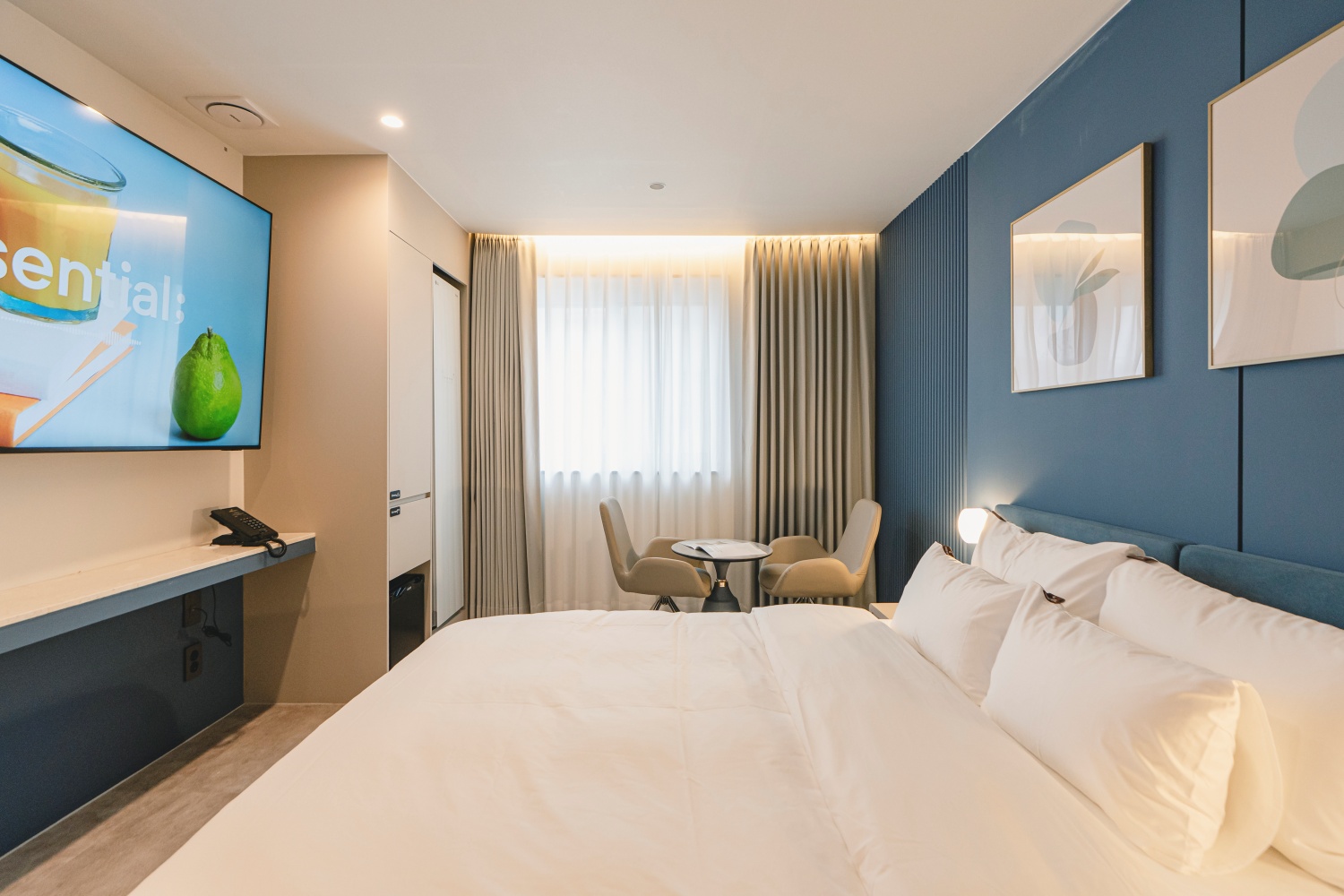 room detail thumbnail 2