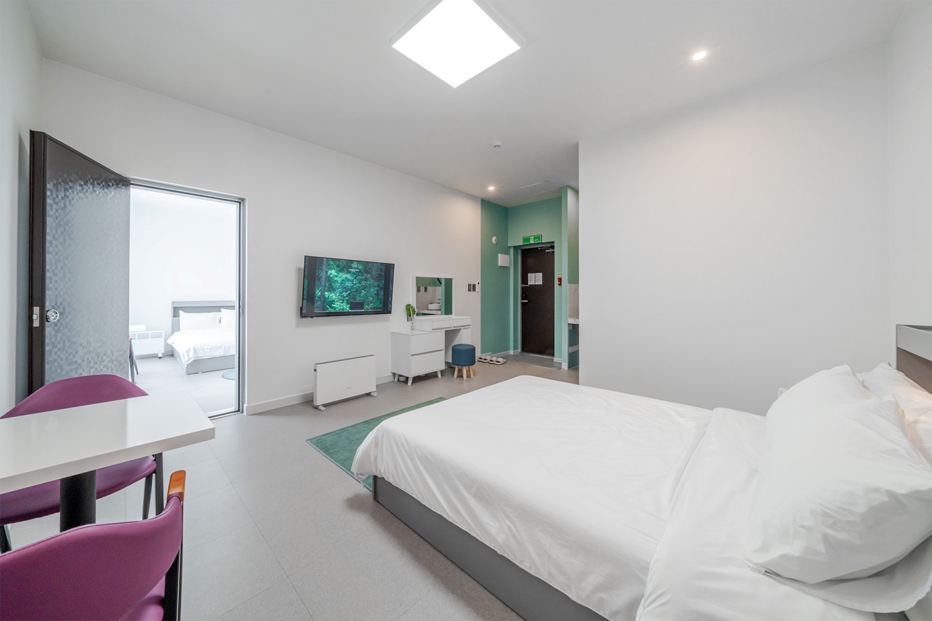 room detail thumbnail 1